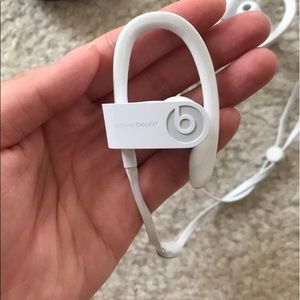 wireless Powerbeats3 headphones/earphones